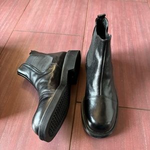 Nine West Brickel black leather booties